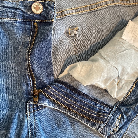 KanCan mid / high rise distressed raw hem skinny medium wash Size 31 - Picture 7 of 16